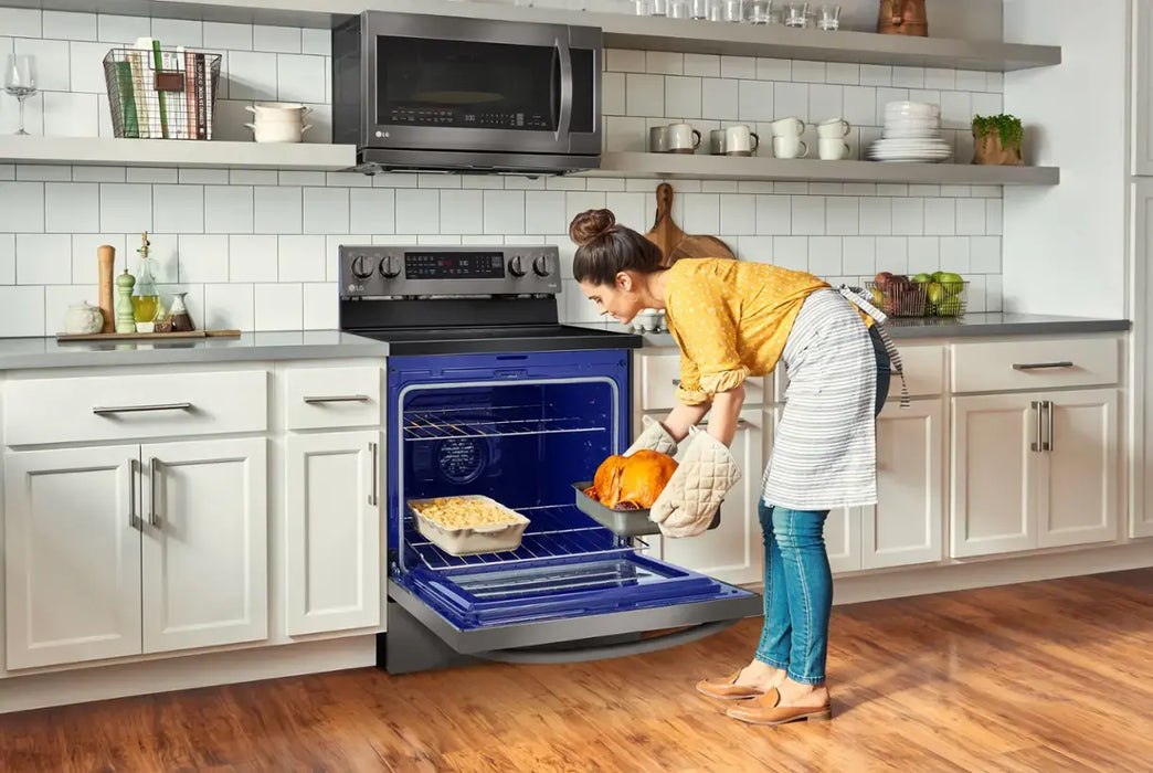 Estufa con Horno de Conveccion Negra LG